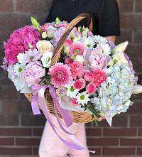 Композиция солнечный день в Султан-Янги-Юрте Цветочная композиция из Розы, Хризантемы, Пионы и Лизиантусы в корзине в Султан-Янги-Юрте