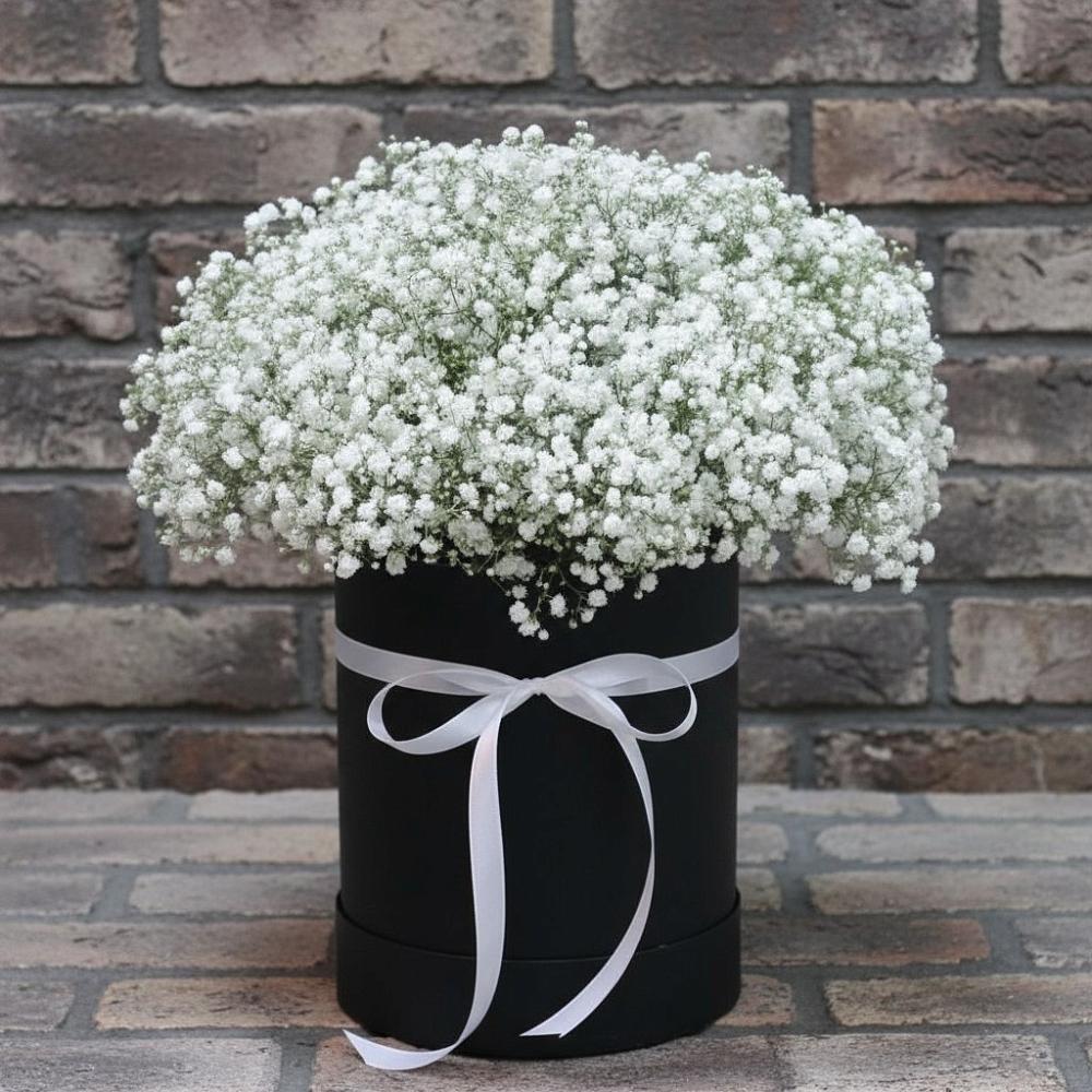 Цветочная композиция из Гипсофила в шляпной коробке в Султан-Янги-Юрте