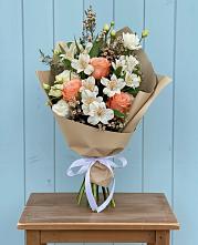 Букет цветов из:  Альстромерии, Лизиантусы, Розы и Хризантемы в Султан-Янги-Юрте